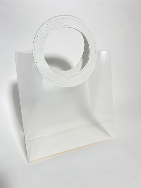 كيس هدايا مع يد جلد لون أبيض10أكياس